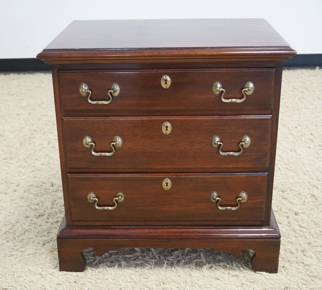 LINK-TAYLOR HEIRLOOM MAHOGANY MINIATURE CHEST (1 of 3)