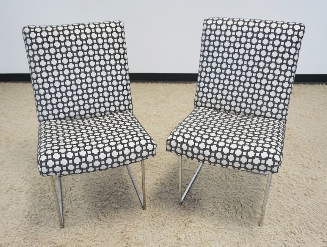 PAIR OF UPHOLSTERED KNOLL STYLE SIDE CHAIRS: PAIR OF UPHOLSTERED KNOLL STYLE SIDE CHAIRS W/CHROME BASES
