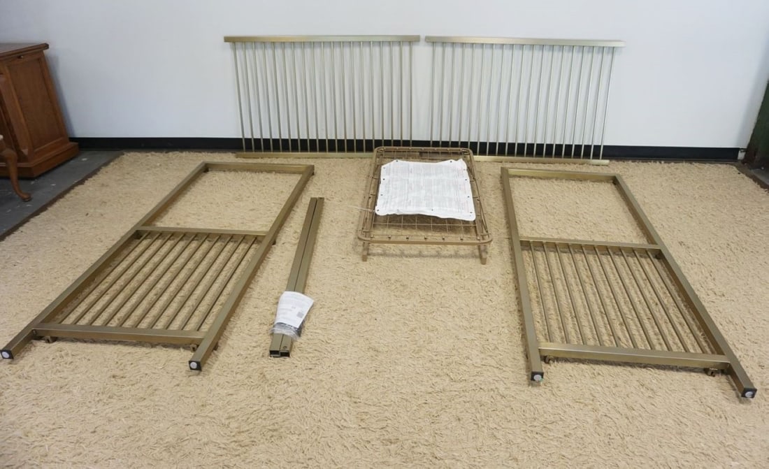 RESTORATION HARDWARE CRIB: RESTORATION HARDWARE CRIB