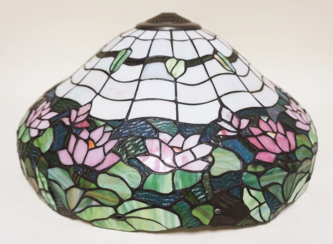 CONTEMPORARY LEADED GLASS TABLE LAMP SHADE (1 of 3)