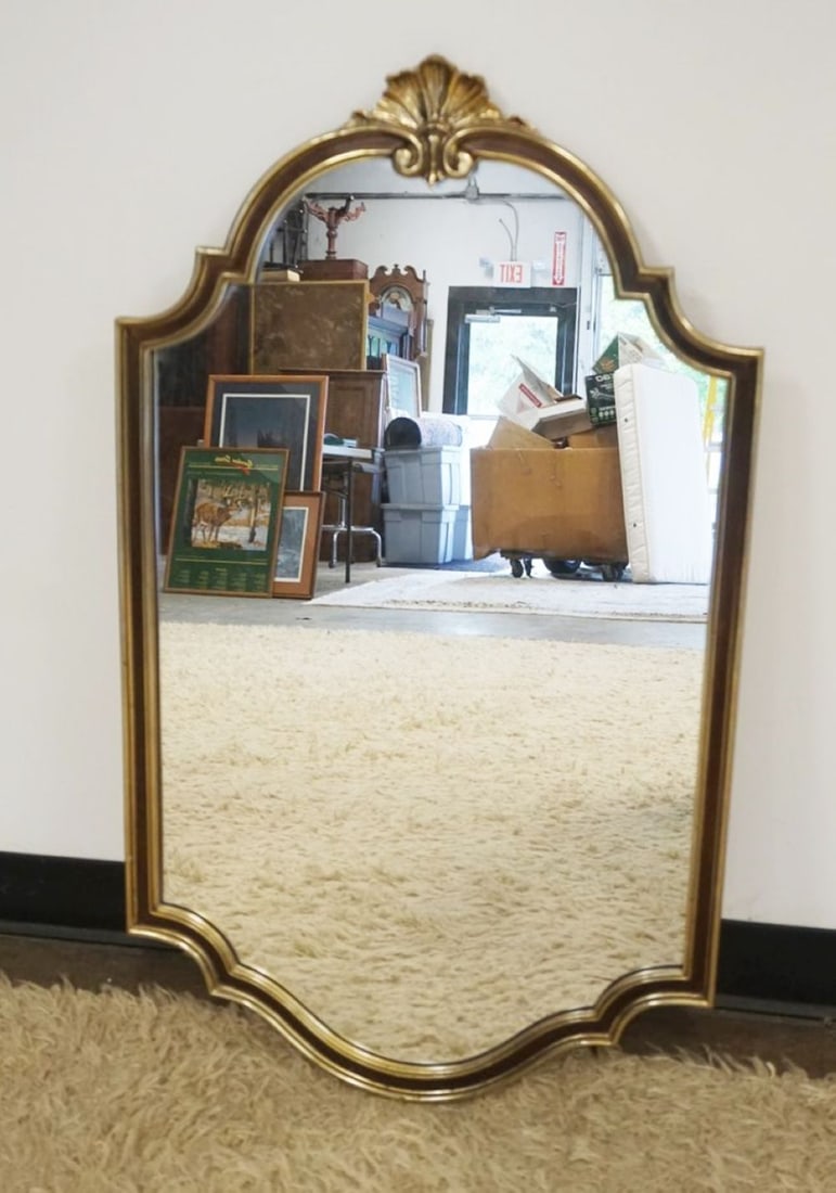 HANGING MIRROR IN GILT FINISH FRAME: HANGING MIRROR IN GILT FINISH FRAME, APPROXIMATELY 22 IN X 37 IN
