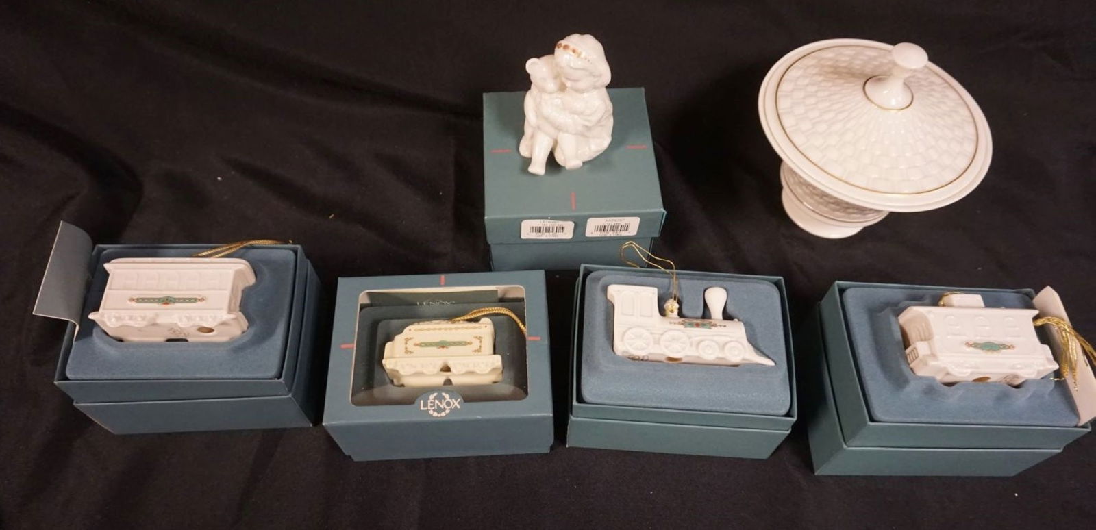 LOT OF LENOX CHRISTMAS TRAIN DECORATIONS (1 of 2)