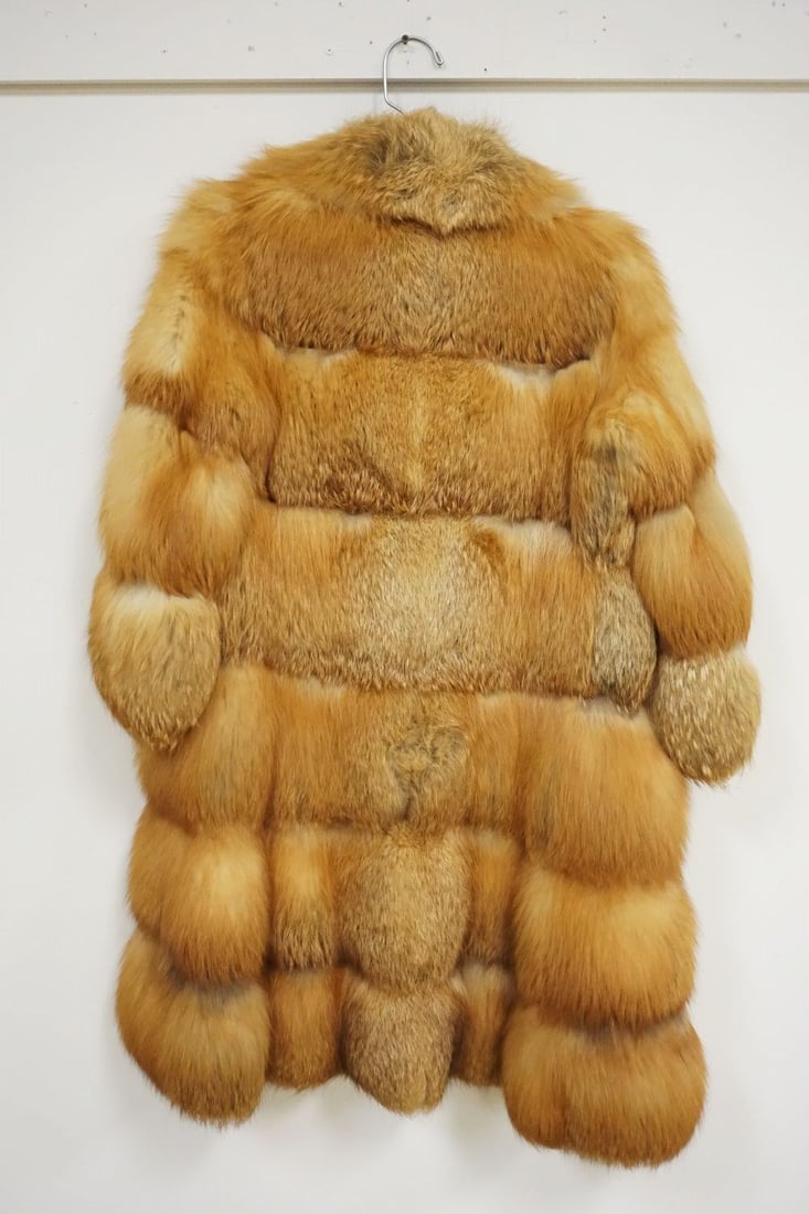 LADY'S FUR COAT (1 of 2)