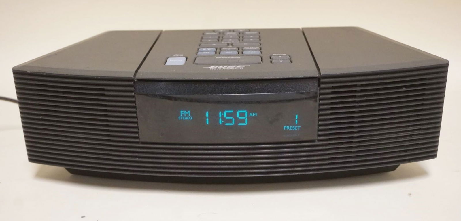 BOSE WAVE RADIO CD PLAYER (1 of 3)