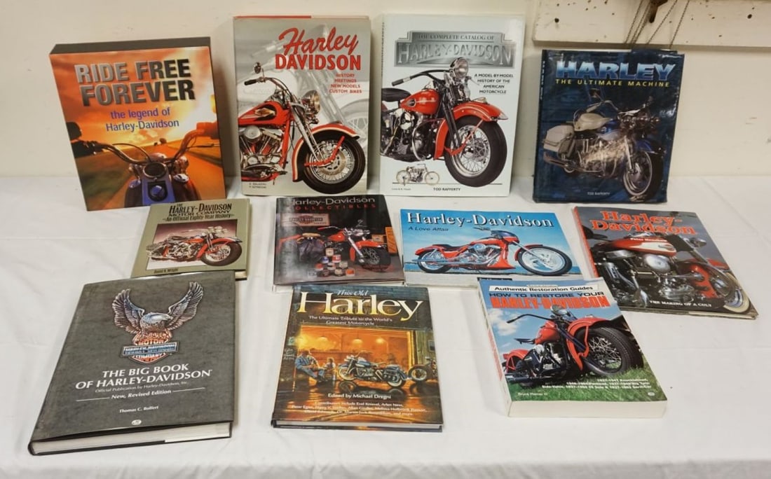 LARGE LOT OF HARLEY DAVIDSON BOOKS (1 of 5)