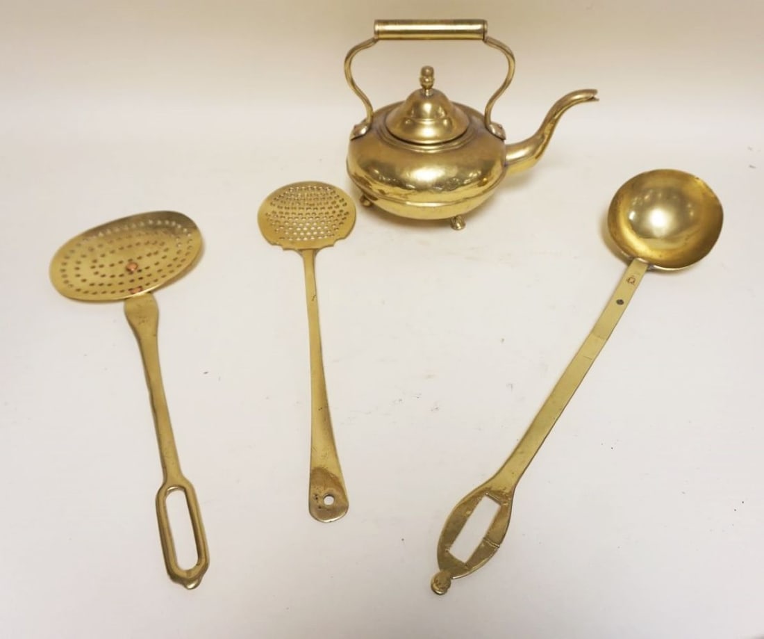 LOT OF ASSORTED PRIMITIVE BRASS ITEMS (1 of 4)