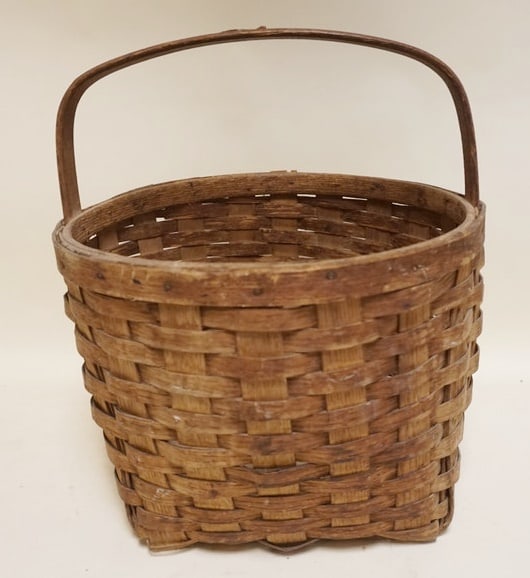 LARGE ANTIQUE SPLINT WOVEN BASKET (1 of 3)