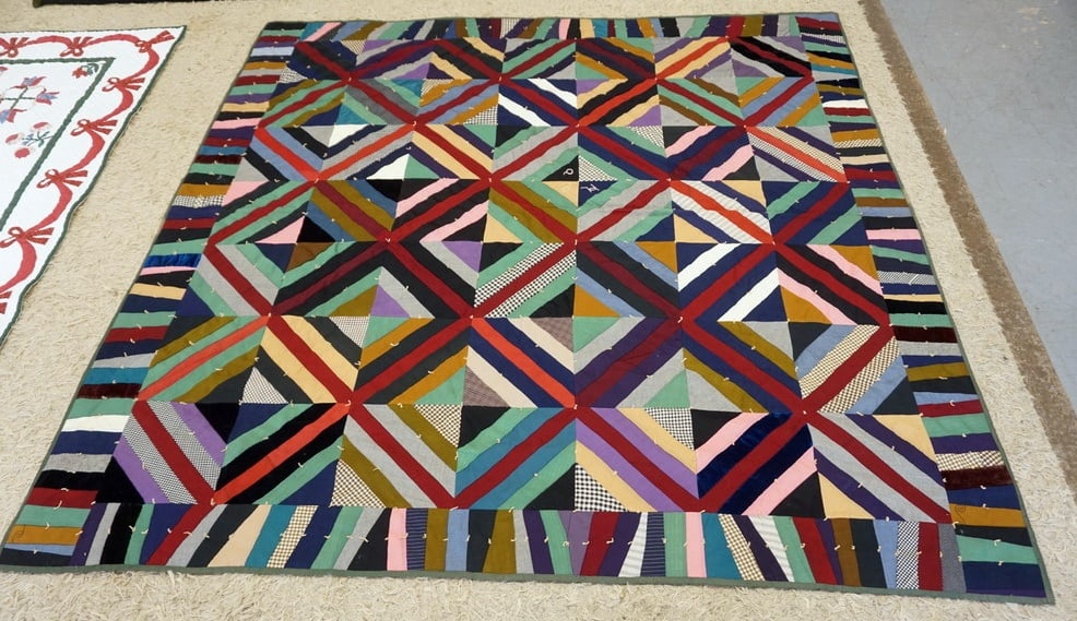 ANTIQUE HAND SEWN QUILT (1 of 4)