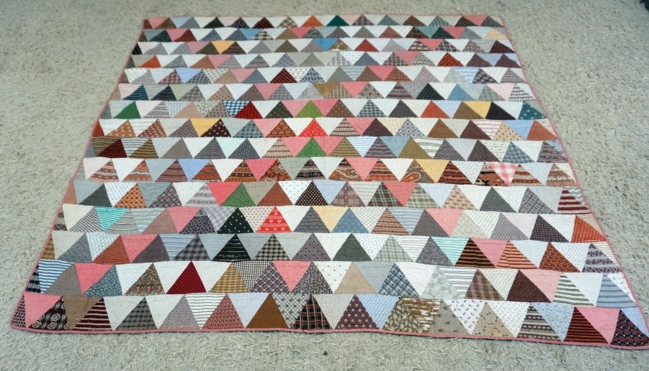 ANTIQUE HAND SEWN QUILT (1 of 3)