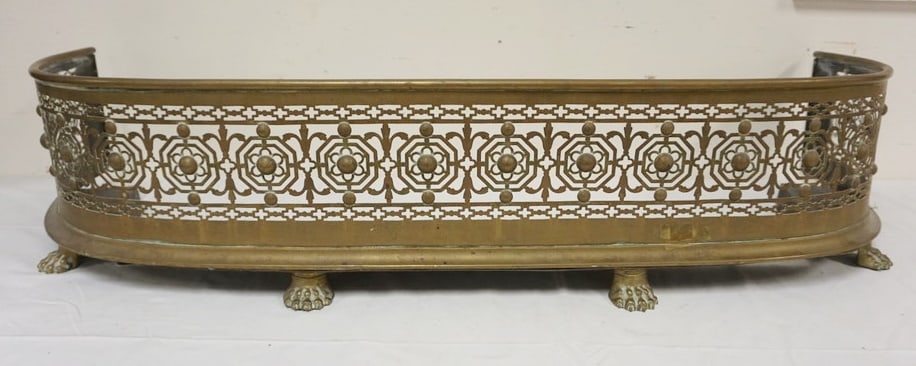 ANTIQUE BRASS PAW FOOT FIREPLACE FENDER: ANTIQUE BRASS PAW FOOT FIREPLACE FENDER, APPROXIMATELY 47 IN X 16 IN X 9 1/2 IN HIGH