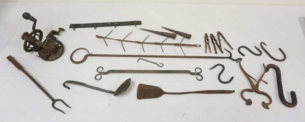 LOT OF PRIMITIVE METAL KITCHEN ITEMS (1 of 3)