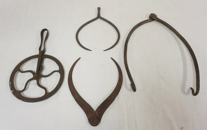 ANTIQUE LOT OF METAL MEASURING DEVICES & HOOK (1 of 1)