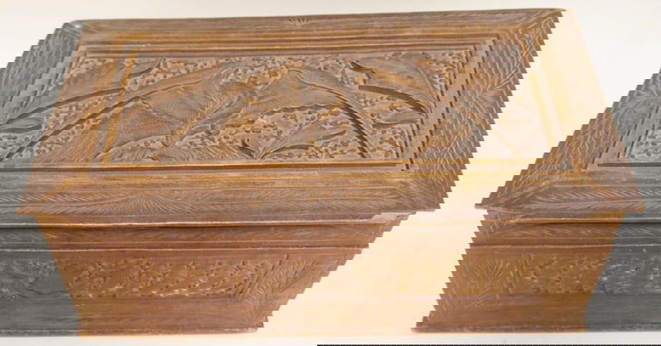 CARVED WOOD DRESSER BOX (1 of 4)