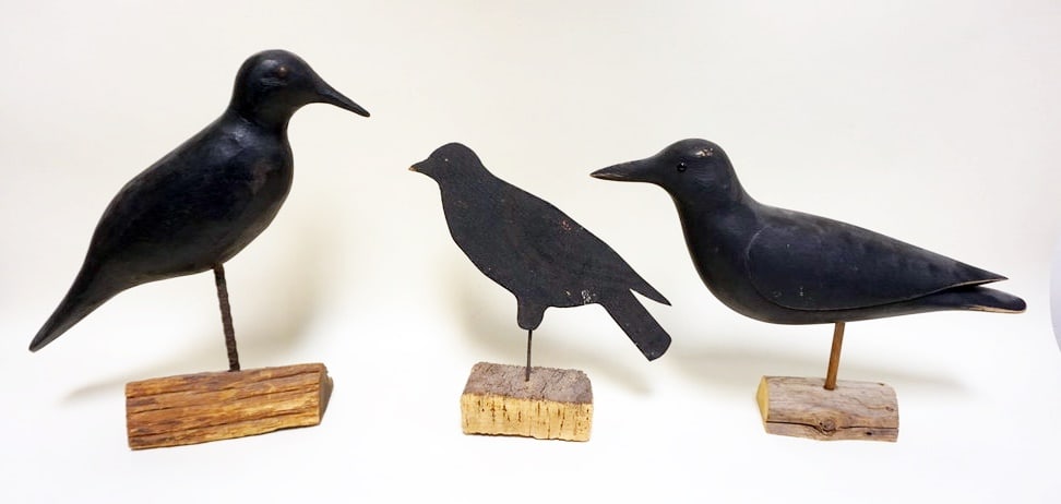 LOT OF 3 FOLK ART CARVED & SCROLL SAW CUT CROWS (1 of 3)