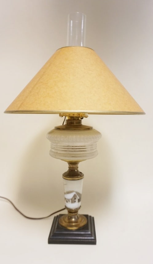 ANTIQUE KEROSENE LAMP (1 of 2)