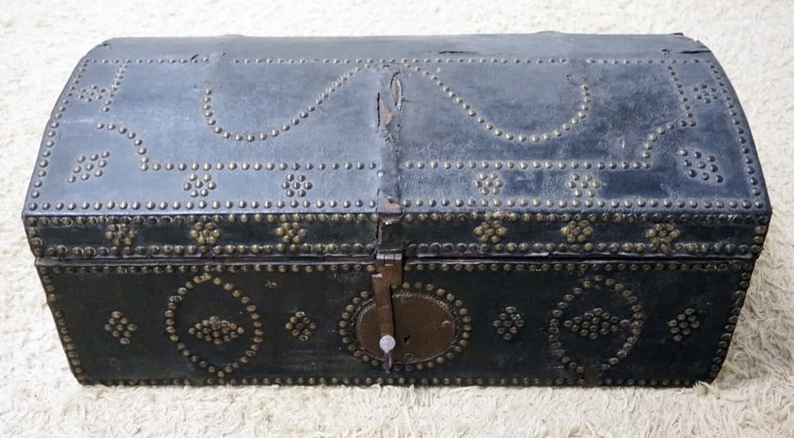 ANTIQUE DOME TOP TRUNK (1 of 6)