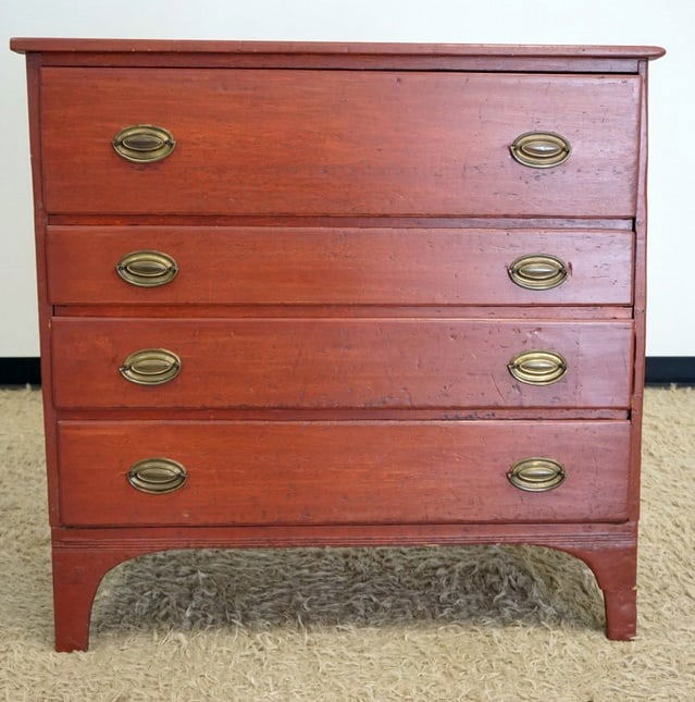 ANTIQUE COUNTRY 4 DRAWER CHEST (1 of 4)