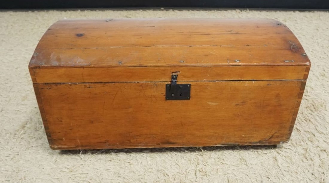 PINE DOME TOP DOVETAILED CHEST (1 of 3)