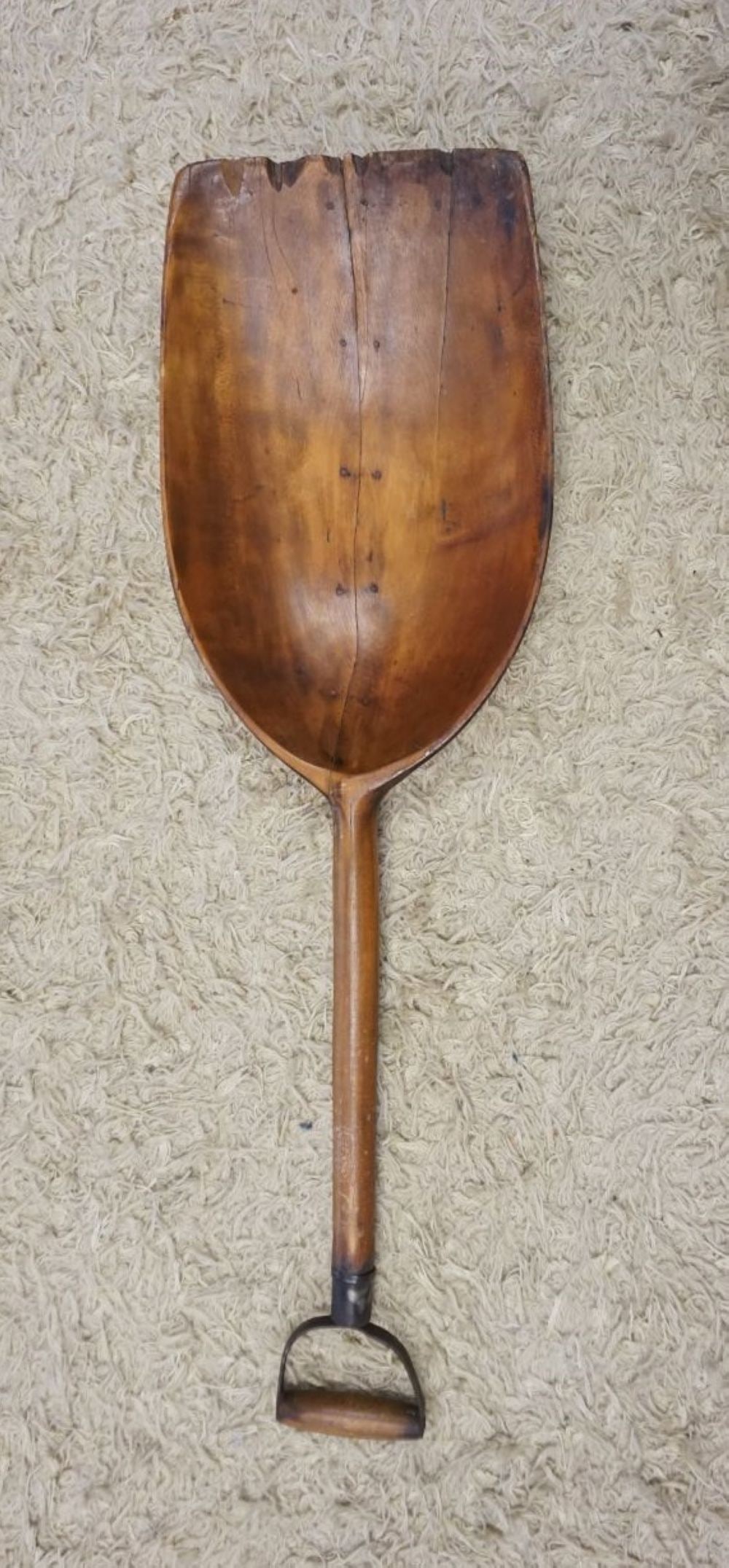 PRIMITIVE WOOD GRAIN SHOVEL (1 of 2)