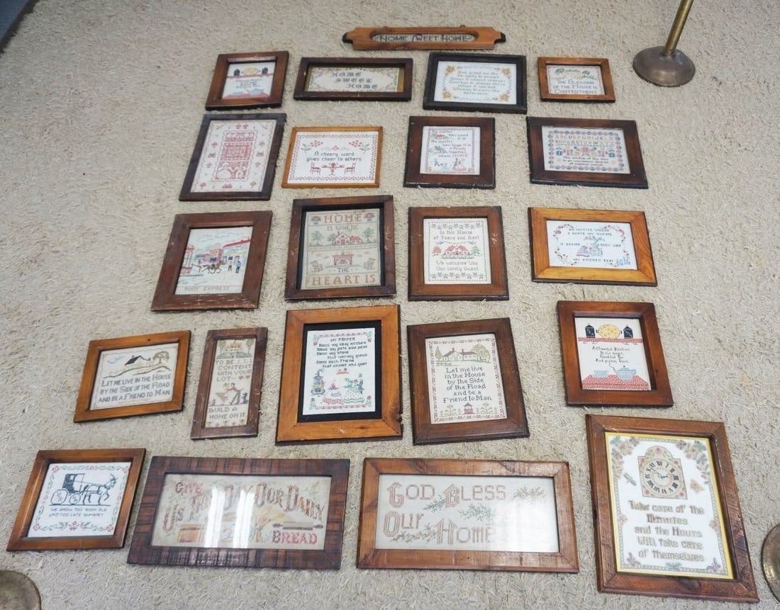 LARGE ASSORTMENT OF 20TH CENTURY FRAMED SAMPLERS: LARGE ASSORTMENT OF FRAMED SAMPLERS & NEEDLEPOINT, 20TH CENTURY