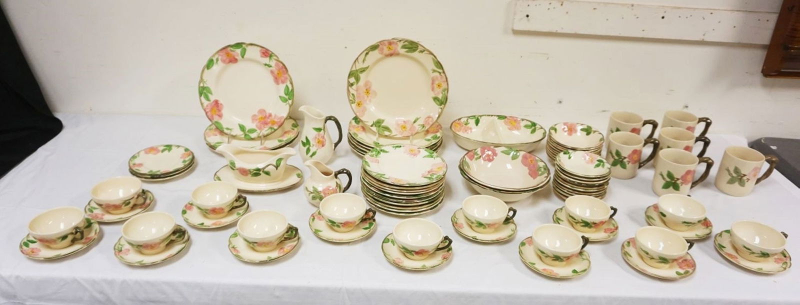 79 PIECE FRANCISCAN WARE (1 of 5)
