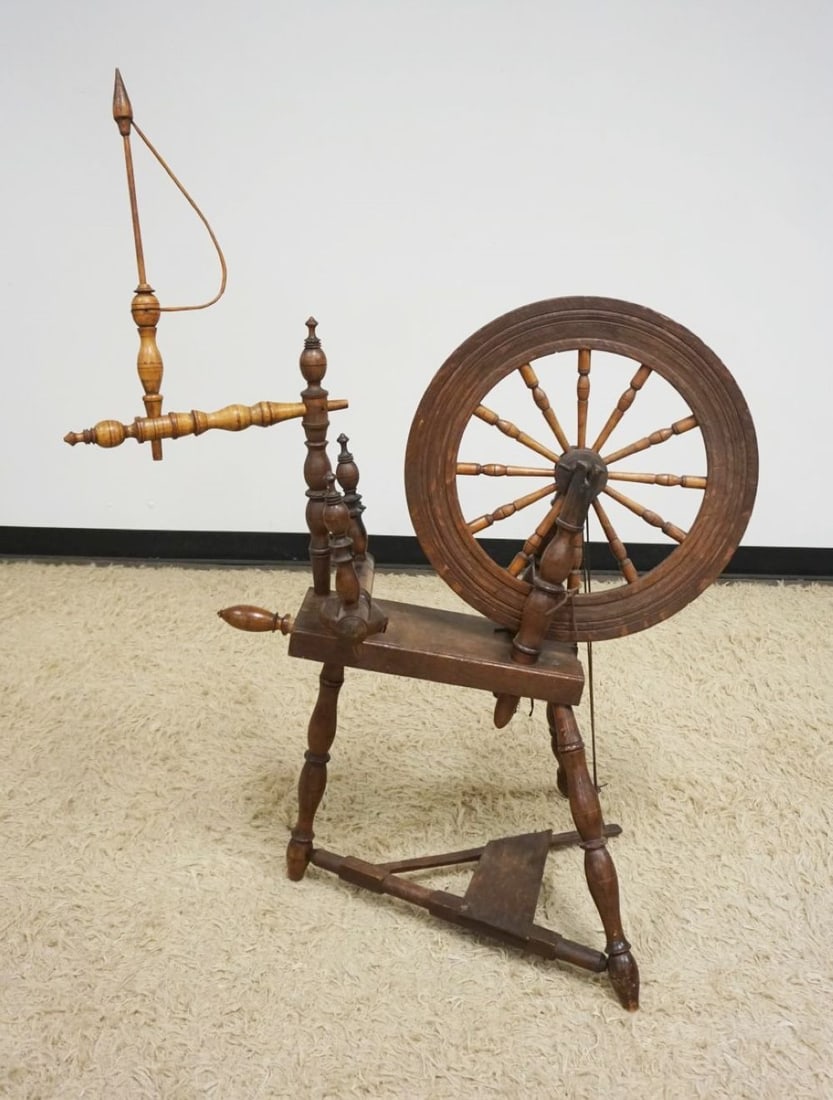 ANTTIQUE SPINNING WHEEL: ANTIQUUE SPINNING WHEEL, APPROXIMATELY 49 IN H OVERALL, DIE STAMPED FL FETTER
