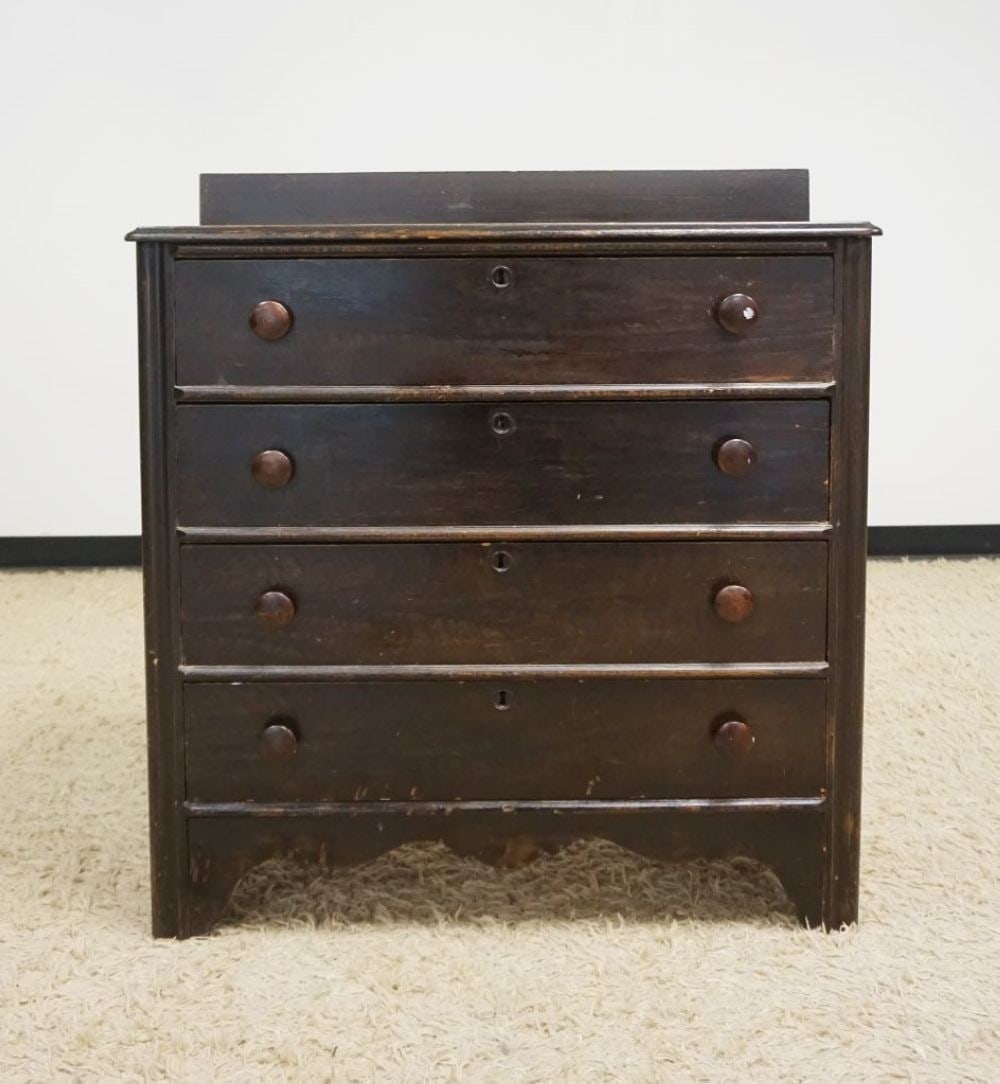 COUNTRY PINE CHEST (1 of 2)