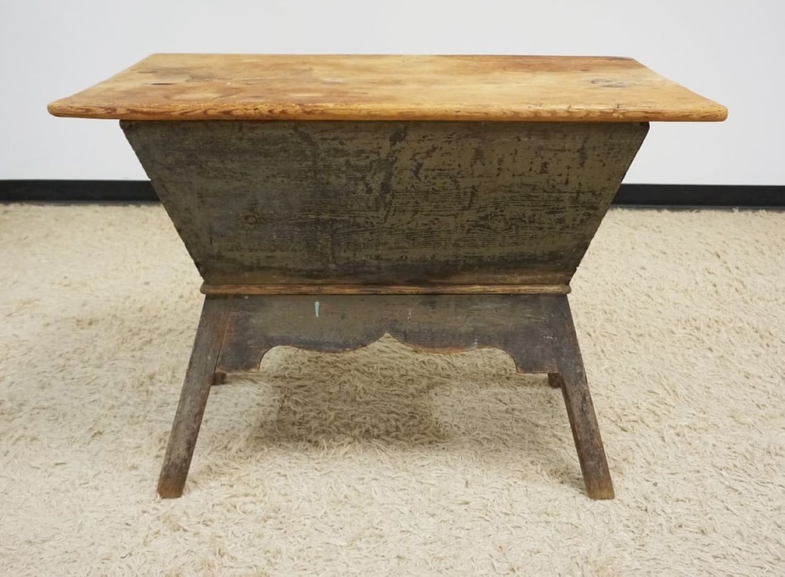 ANTIQUE PINE DOVETAILED DOUGH BOX (1 of 6)