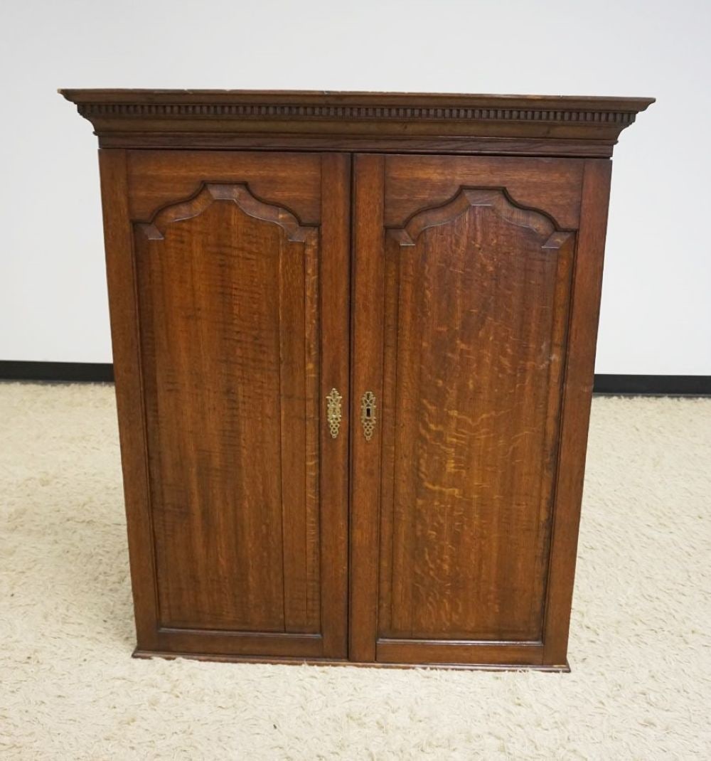 ANTIQUE OAK CUPBOARD TOP (1 of 3)
