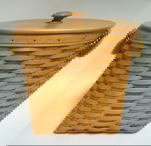 2002 SMALL OVAL WASTE BASKET WITH LID (1 of 5)