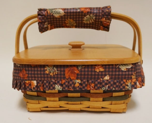 1997 SHADES OF AUTUMN PIE BASKET: 1997 SHADES OF AUTUMN PIE BASKET WITH PROTECTOR, LINER, HANDLE GRIP AND LID, APPROXIMATELY 10 IN SQ X 4 IN H