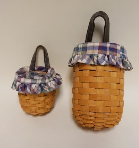 2002 LARGE AND SMALL GATE HOUSE BASKETS: 2002 LARGE AND SMALL GATE HOUSE BASKETS WITH LINERS AND PROTECTORS, LARGEST APPROXIMATELY 4 3/4 IN DIAMETER X 8 IN H