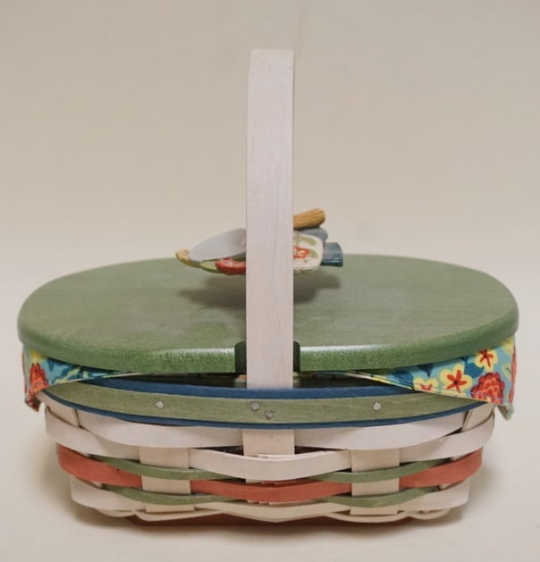 2013 MOTHERS DAY BASKET: 2013 MOTHERS DAY BASKET WITH LINER PROTECTOR, LID WITH HANDLE, APPROXIMATELY 5 IN X 7 1/2 IN X 3 IN H, NEW