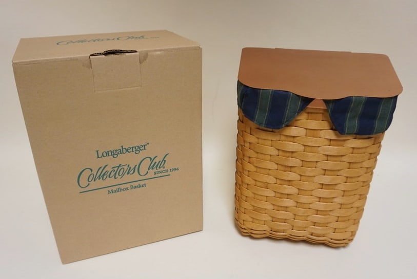 2006 COLLECTORS CLUB MAILBOX BASKET: 2006 COLLECTORS CLUB MAILBOX BASKET WITH BOX, LINER, PROTECTOR AND METAL LID. APPROXIMATELY 9 1/2 IN W X 12 3/4 IN H, NEW