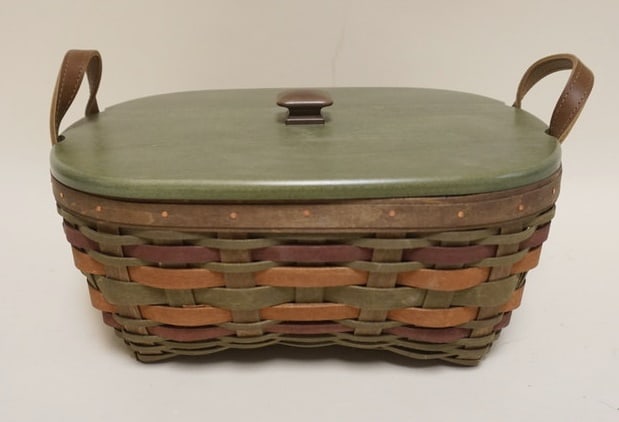2008 AMERICAN CRAFT TRADITIONS HARVEST BASKET: 2008 AMERICAN CRAFT TRADITIONS HARVEST BASKET WITH LID AND HARD PLASTIC PROTECTOR, APPROXIMATELY 10 1/2 IN X 12 1/2 IN X 5 IN H. SOME USE WEAR