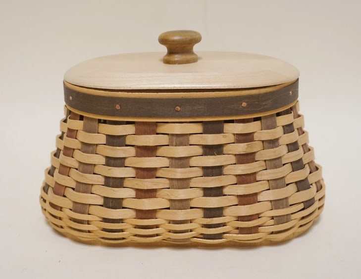 2006 AMERICAN CRAFT TRADITIONS FIRESIDE BASKET: 2006 AMERICAN CRAFT TRADITIONS FIRESIDE BASKET WITH PROTECTOR AND LID, APPROXIMATELY 4 1/2 IN X 8 IN X 4 1/4 IN H, NEW