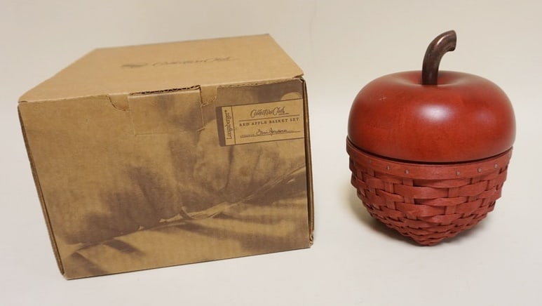 2007 COLLECTORS CLUB APPLE BASKET: 2007 COLLECTOR CLUB APPLE BASKET WITH BOX AND LID WITH METAL STEM. APPROXIMATELY 8 IN H, NEW