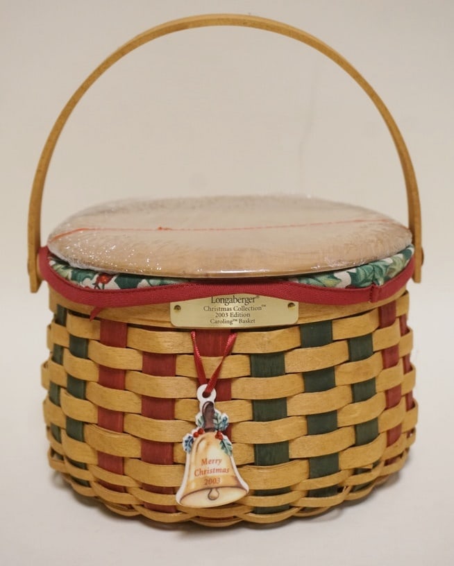 2003 CHRISTMAS COLLECTION CAROLING BASKET (1 of 5)