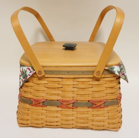 2000 12 DAYS OF CHRISTMAS: 2000 12 DAYS OF CHRISTMAS BASKET WITH LINER, DOUBLE PROTECTOR AND LID. SOME WEAVE FADING. APPROXIMATELY 13IN SQ X 9 IN H