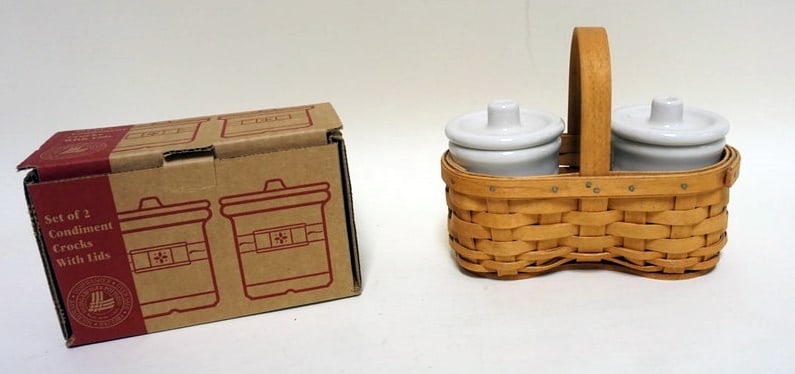 2001 CONDIMENT BASKET WITH WOVEN TRADITIONS CROCKS (1 of 4)