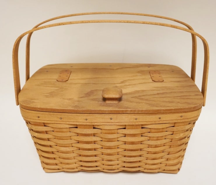 1991 HOSTESS BASKET: 1991 HOSTESS BASKET WITH ATTACHED LID AND LEATHER HINGES, APPROXIMATELY 9 3/4 IN X 15 IN X 7 3/4 IN H