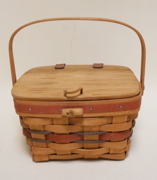 1989 MED BASKET: 1989 MED BASKET WITH ATTACHED LID AND LEATHER HINGES, APROXIMATELY 8 1/2 IN SQ X 5 IN H