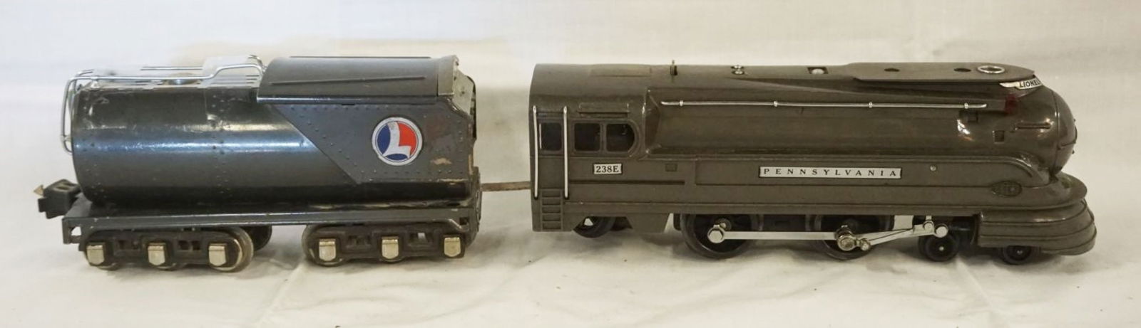 LIONEL TRAIN (1 of 9)