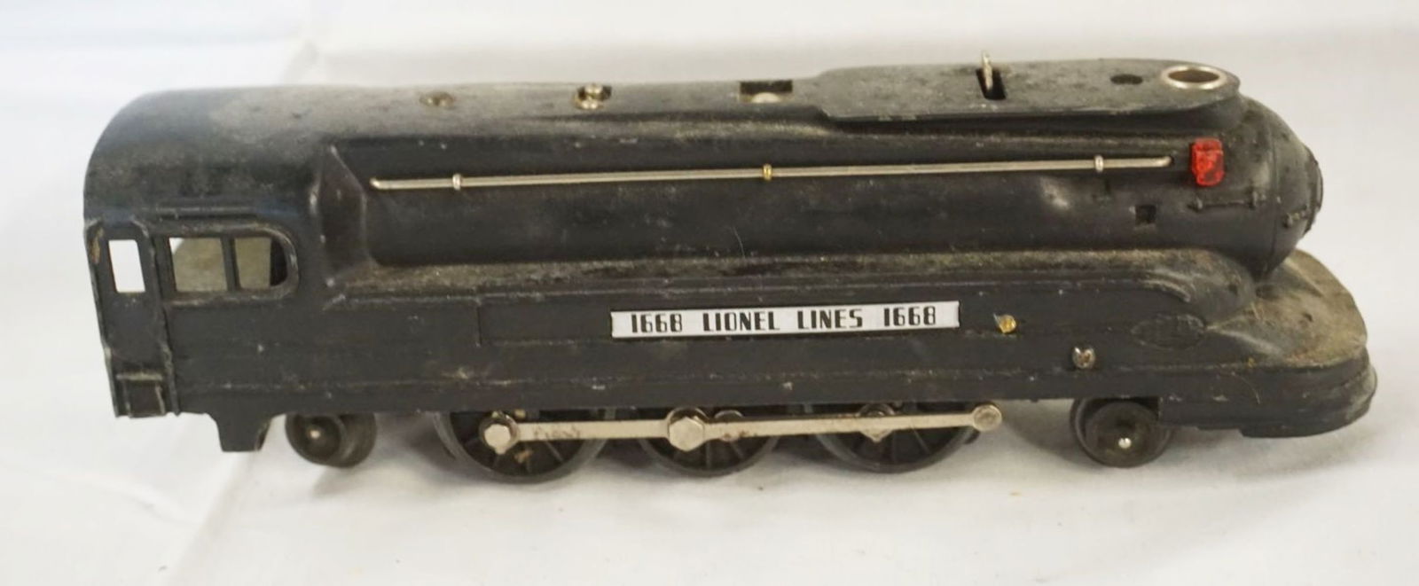 LIONEL TRAIN: LIONEL TRAIN 1668 LOCOMOTIVE
