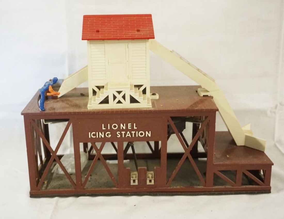 LIONEL TRAIN (1 of 4)