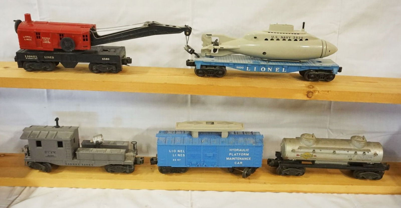 LIONEL TRAIN (1 of 3)