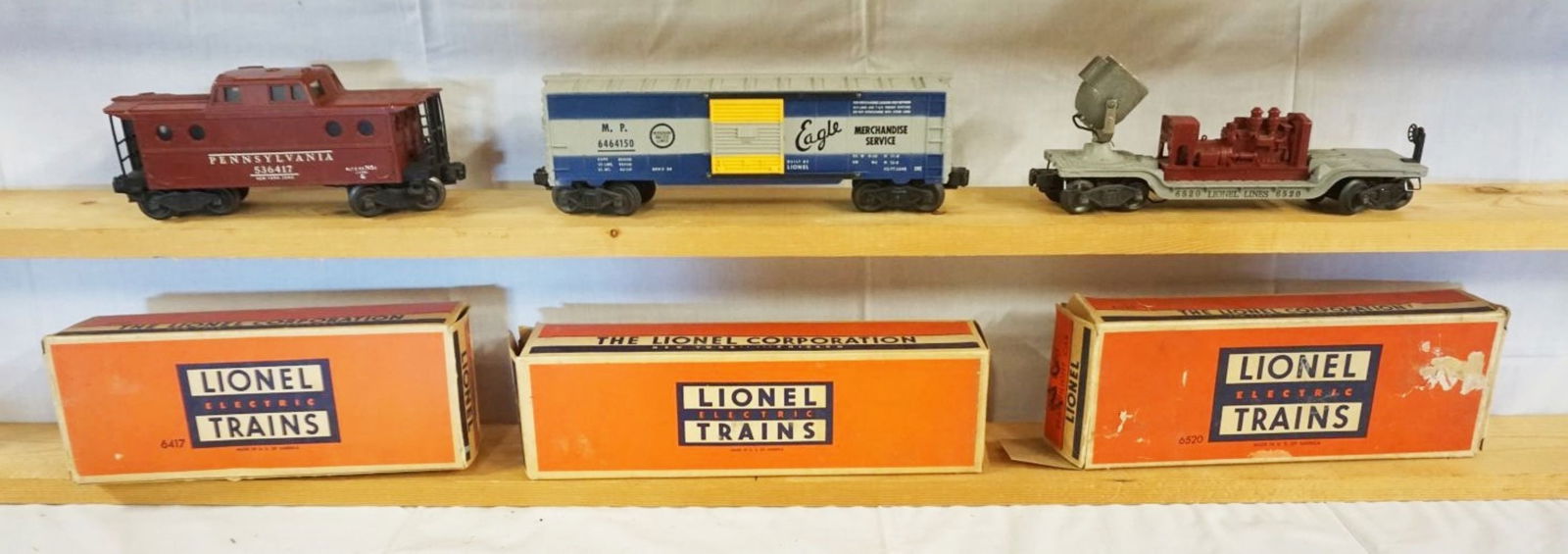 LIONEL TRAIN: LIONEL TRAIN LOT OF 3 CARS INCLUDING 6417, 6464, 6520