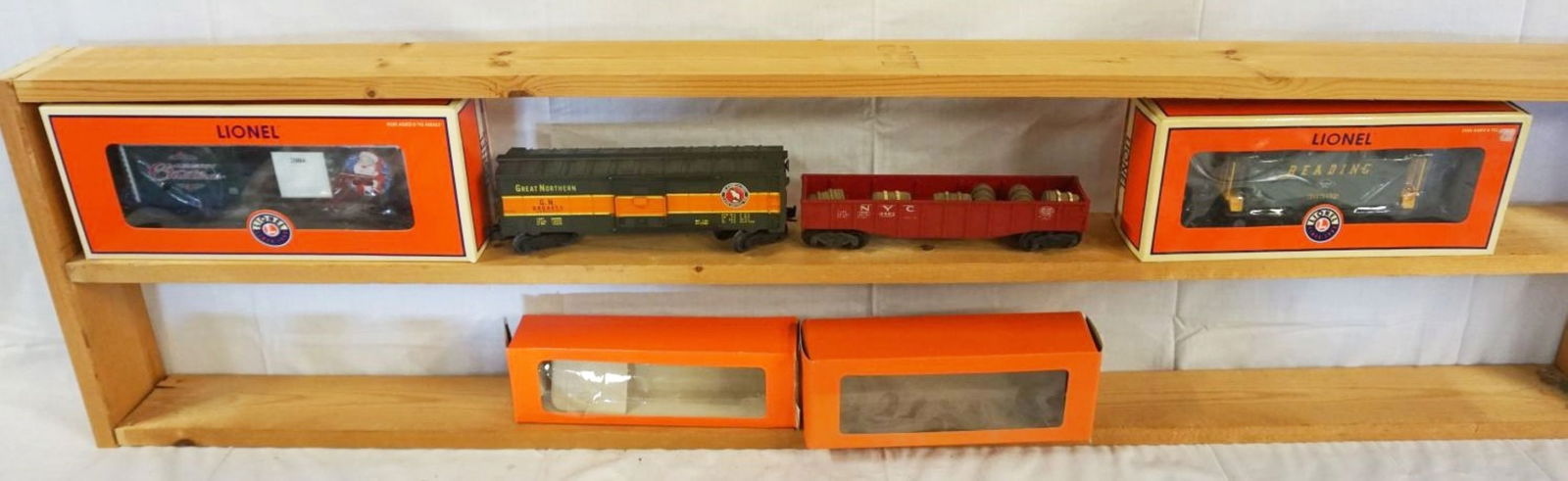 LIONEL TRAIN (1 of 3)