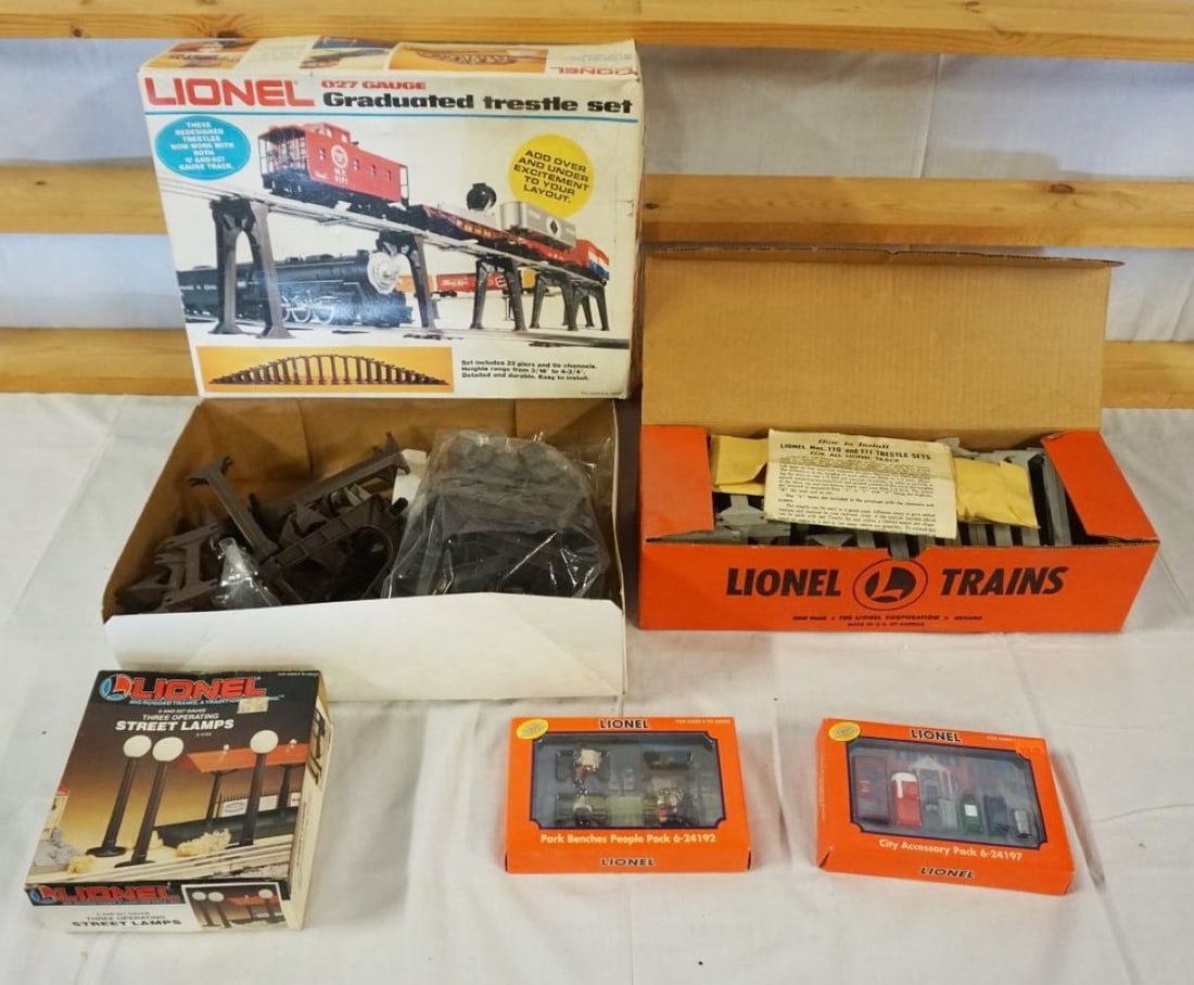 LIONEL TRAIN (1 of 3)