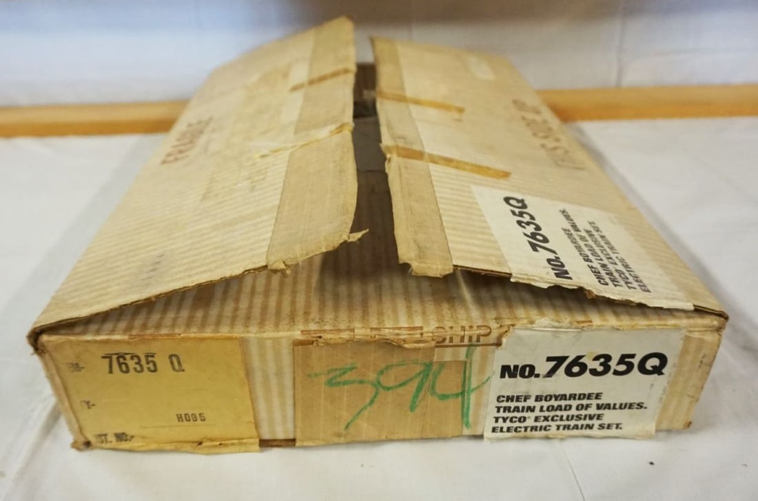 TYCO TRAIN SET (1 of 6)